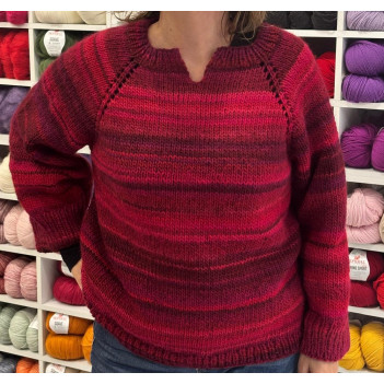 Maglia azteca scollo mini V lavorata a mano