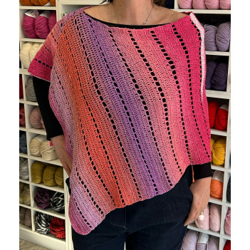 Poncho in cotone sfumato con buchini lavorato a mano