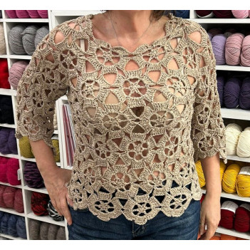Maglia Mirtillo fiori con mezza manica beige realizzata a mano
